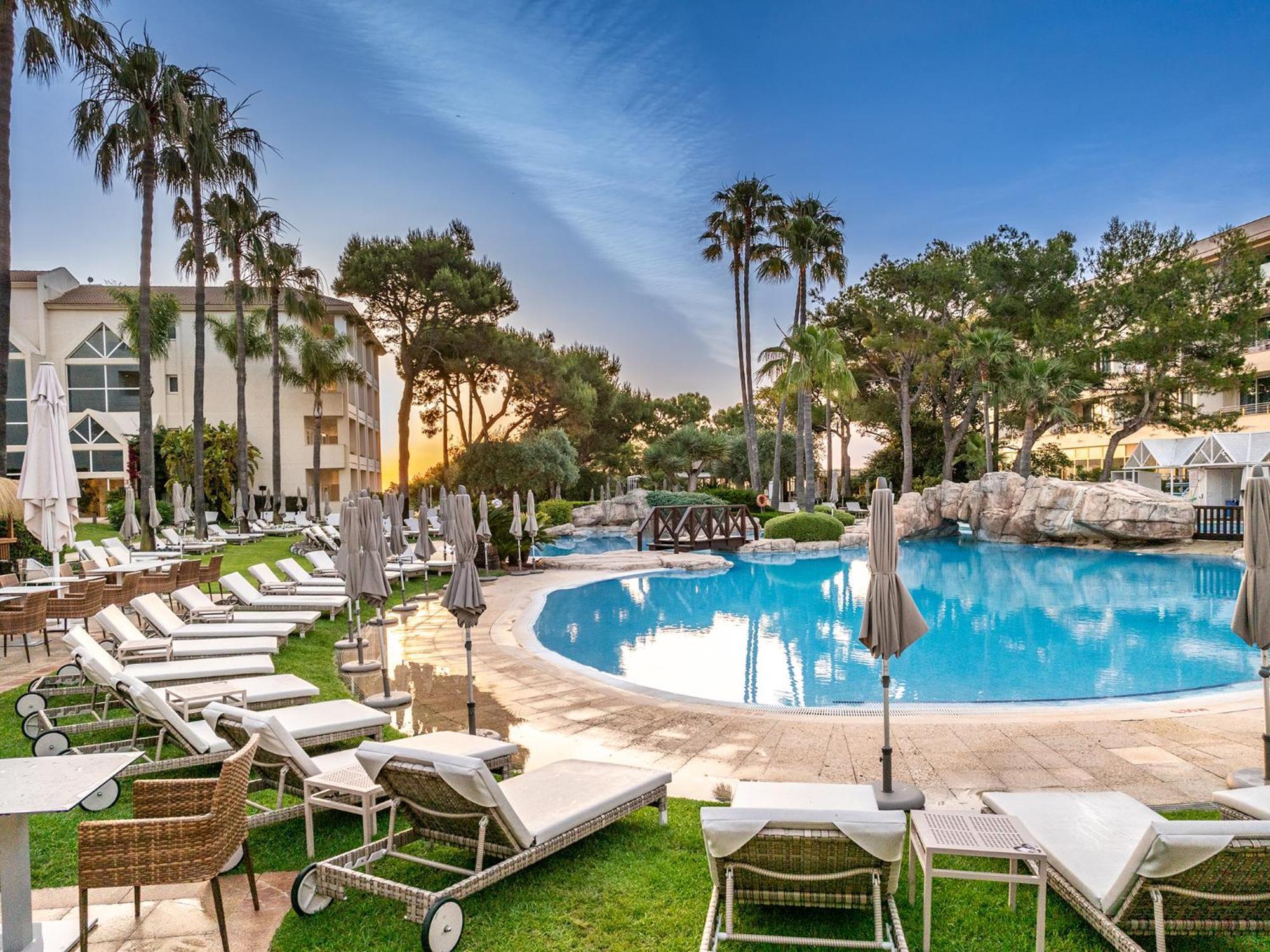 Grupotel Parc Natural & Spa Platja de Muro Εξωτερικό φωτογραφία The pool at the Hotel Majestic