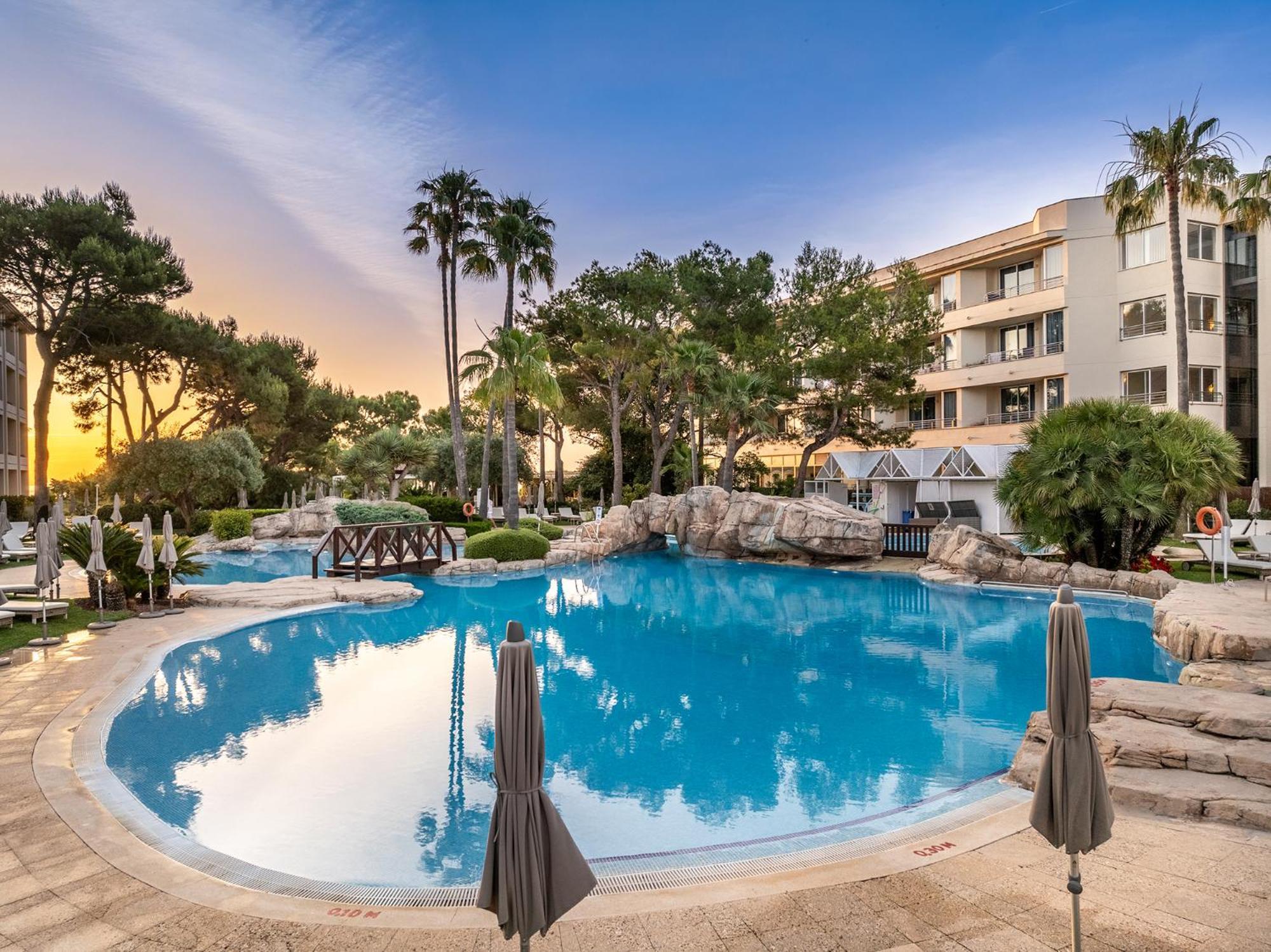 Grupotel Parc Natural & Spa Platja de Muro Εξωτερικό φωτογραφία The pool at the hotel